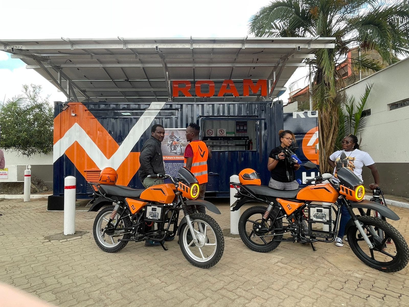 roam-lunches-the-roam-hub:-a-multi-purpose-electric-motorcycle-charging-station