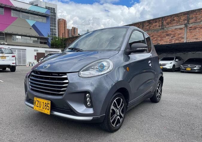 3-brave-people-pushing-the-limits-of-their-tiny-evs