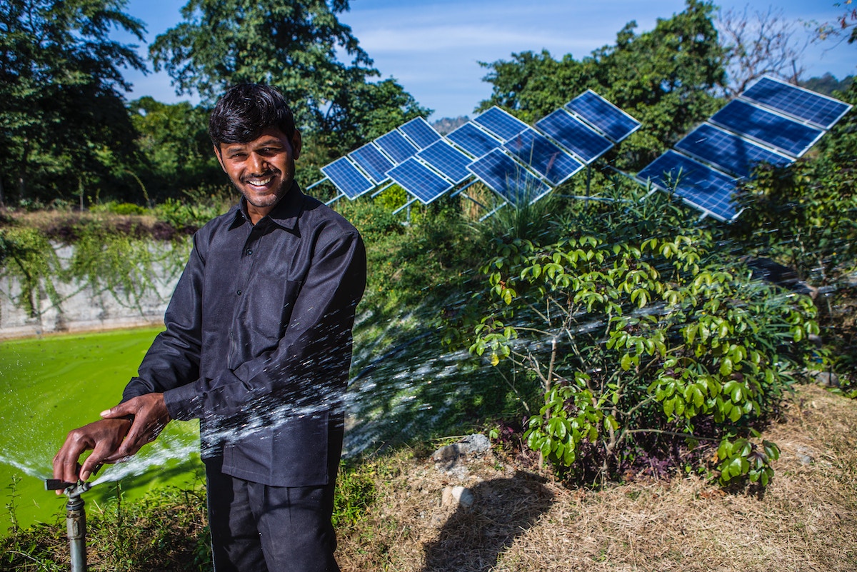 small-solar-power-firms-eclipsed-in-india’s-renewable-energy-race