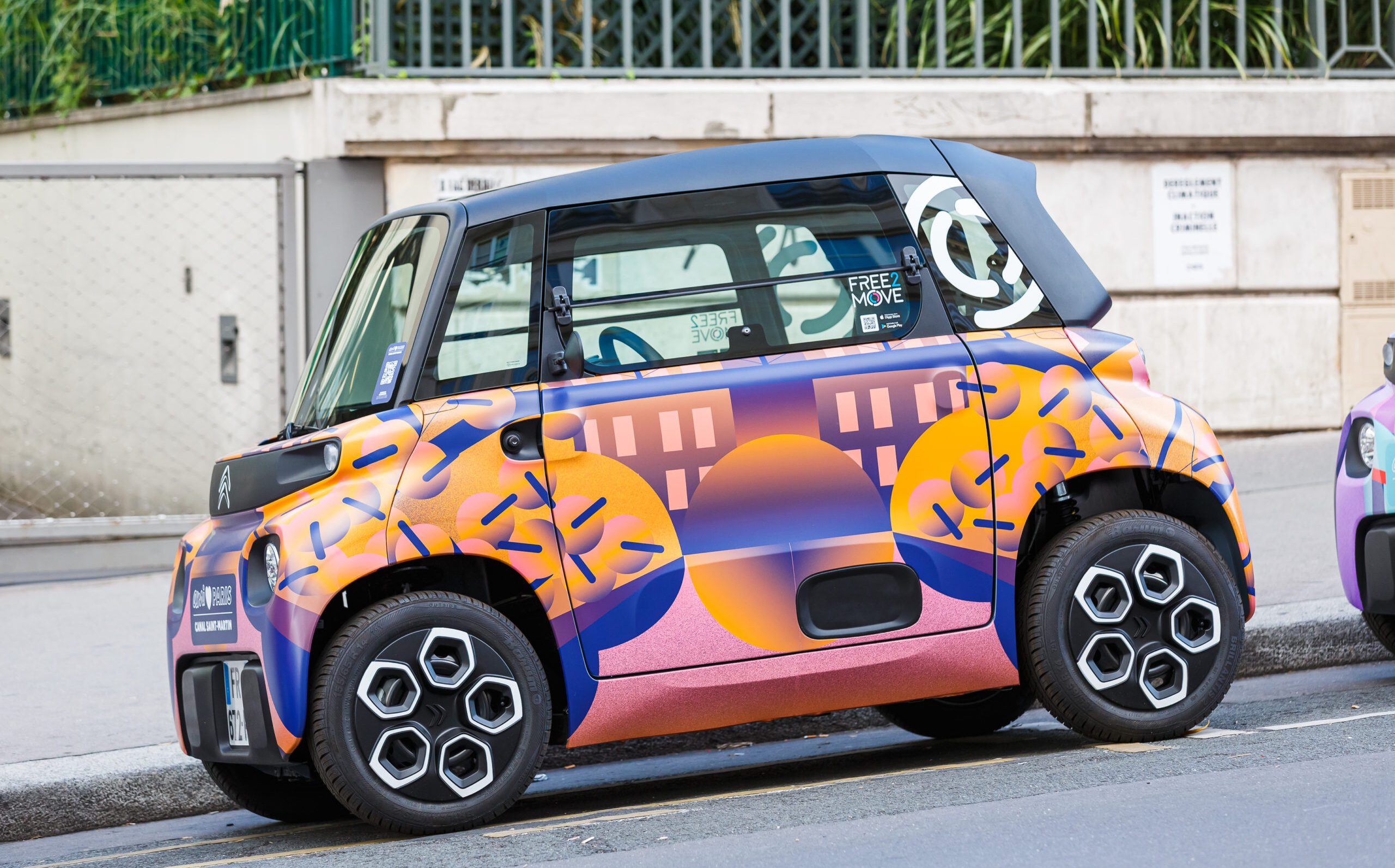 stellantis-showcases-the-citroen-ami-as-an-efficient-last-mile-solution-for-postal-entities-in-africa