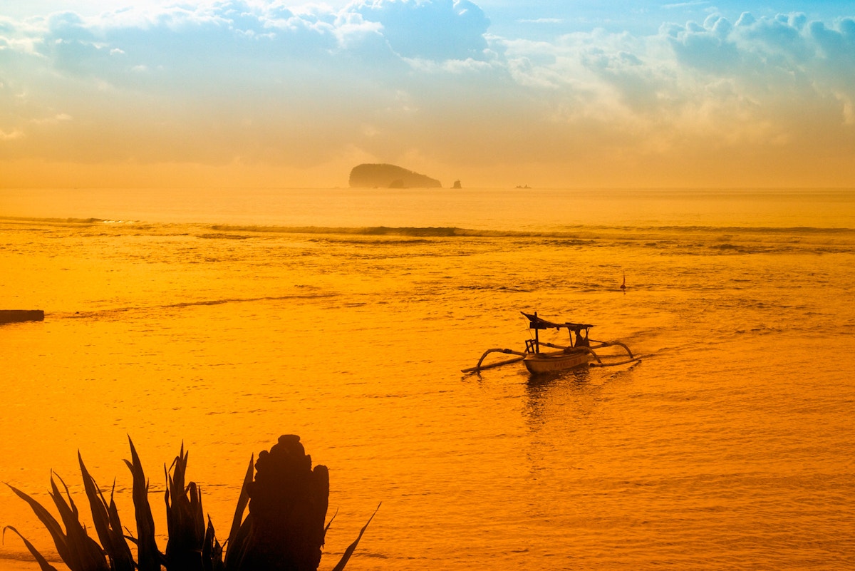 sea-sand-dredging-resumption-alarms-indonesian-activists