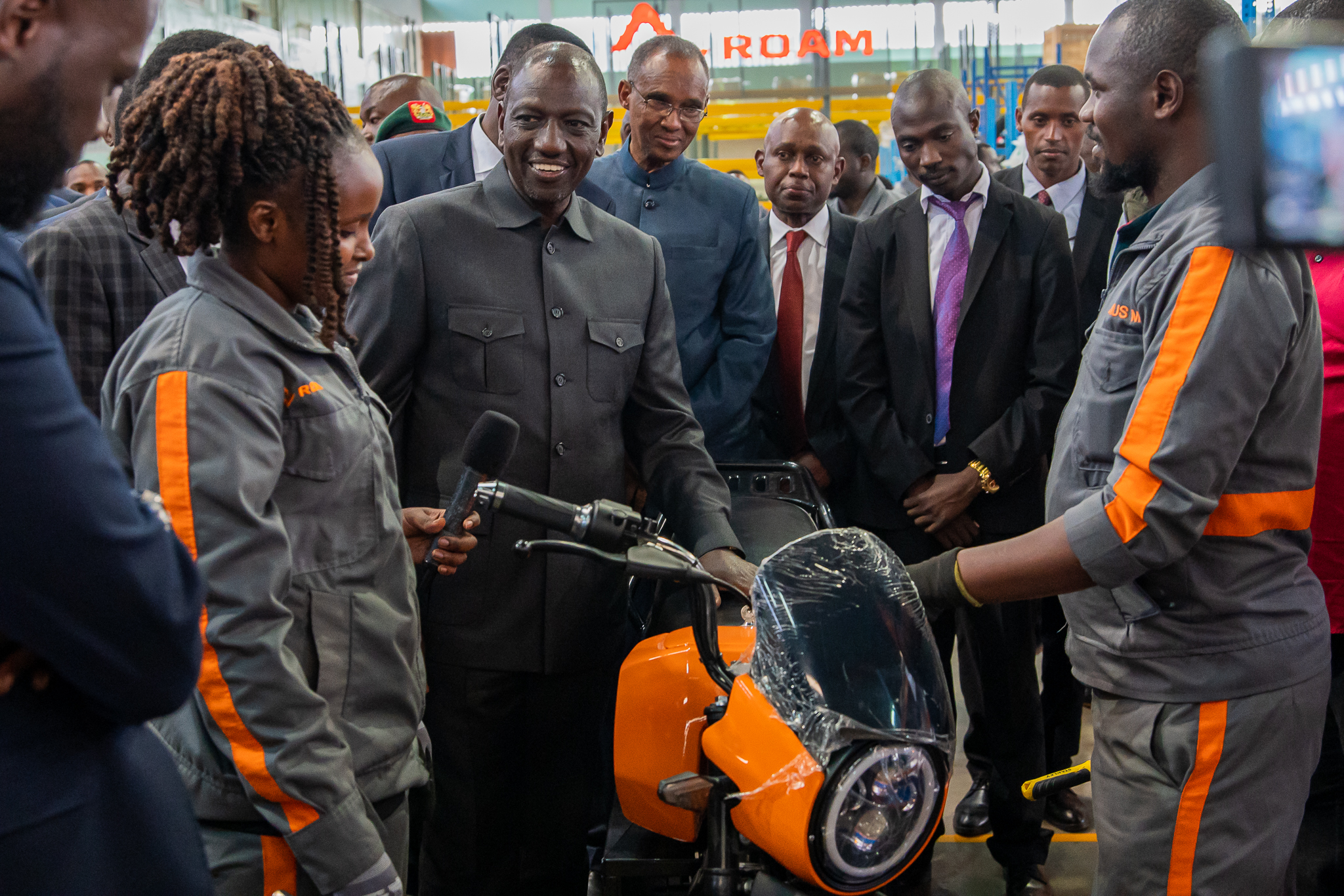 president-of-kenya-william-ruto-inaugurates-roam-park-—-east-africa’s-largest-electric-motorcycle-assembly-plant