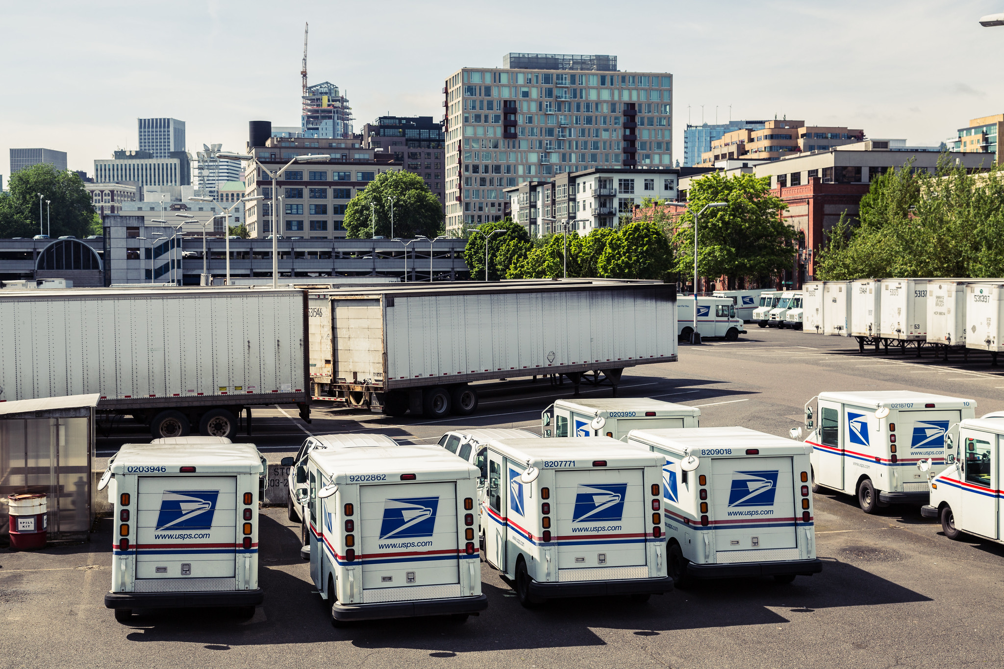 despite-potential-to-electrify-90%-of-routes,-usps-still-plans-to-deliver-pollution-with-the-mail