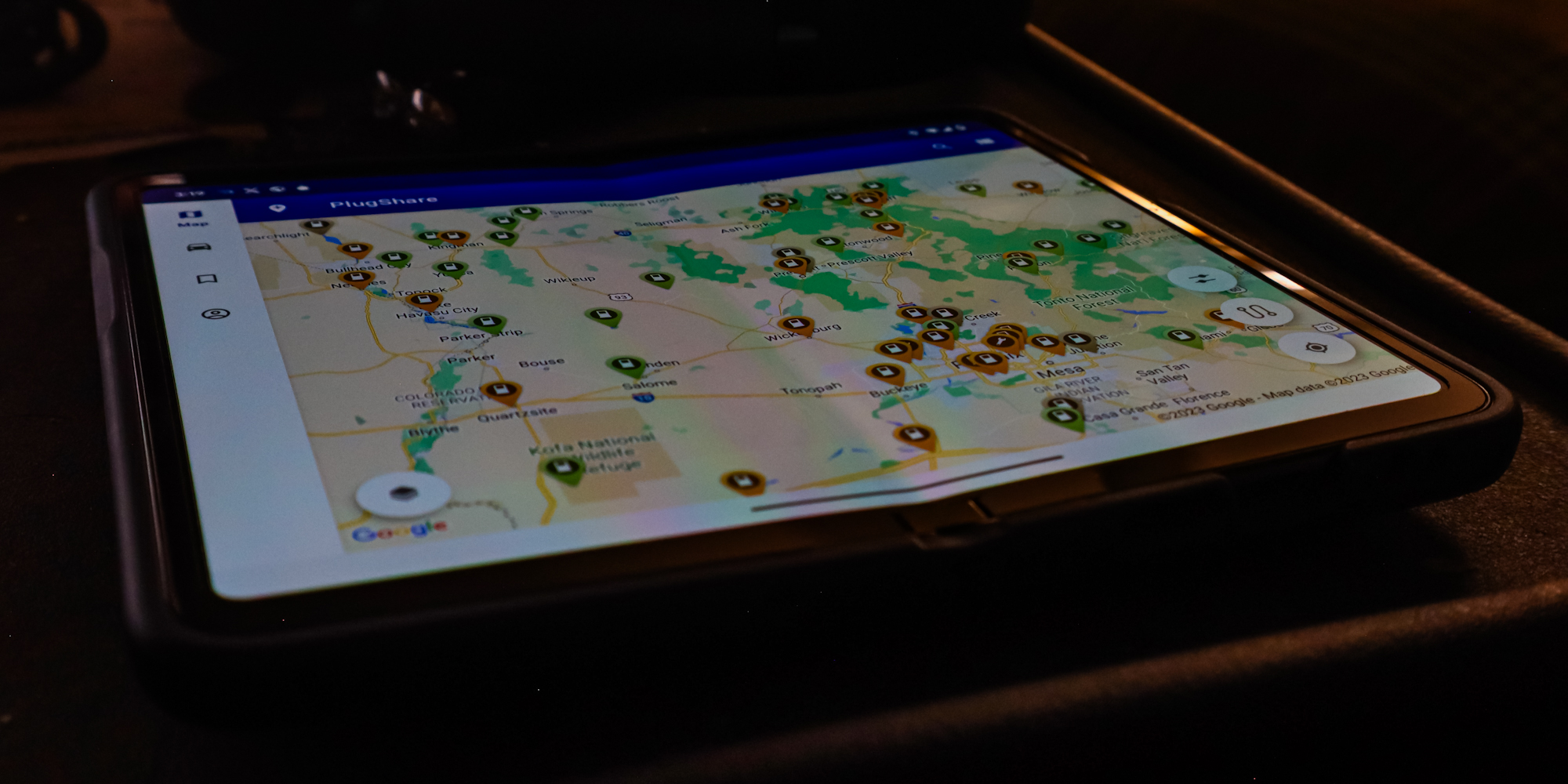 a-folding-phone-can-help-with-electric-adventures,-but-app-developers-need-to-step-up