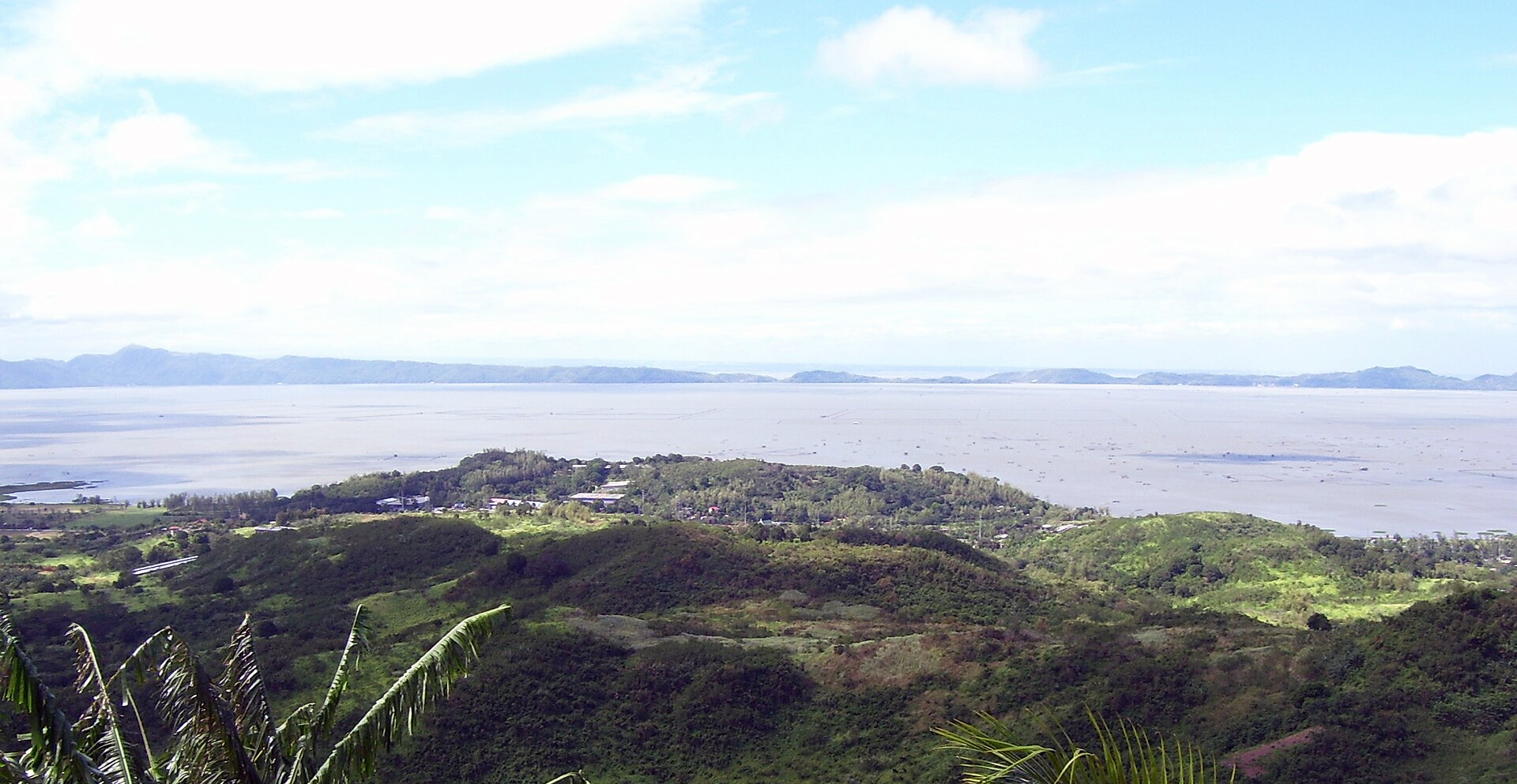 philippines’-largest-inland-lake-to-host-large-scale-floating-solar-projects-producing-up-to-1,800mw