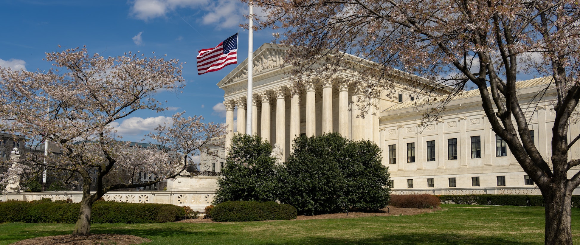 clarence-thomas-is-smack-dab-in-the-middle-of-the-regulatory-fight