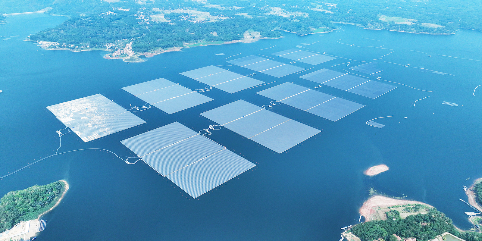 world’s-largest-floating-solar-power-plant-taking-shape-on-hydropower-plant