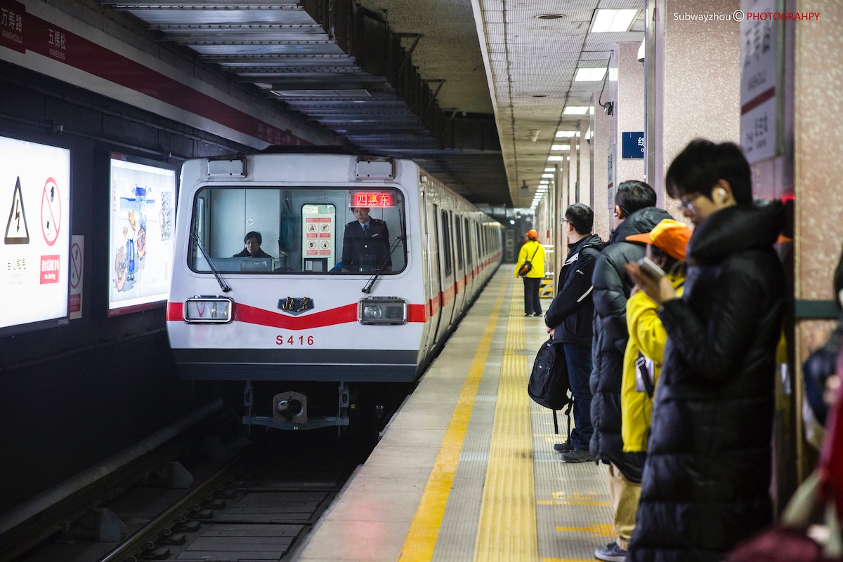 underground-express:-the-quiet-rise-of-subway-couriers-in-china