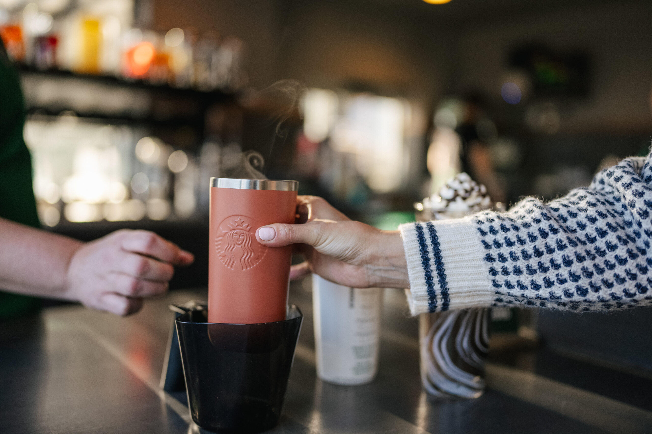 starbucks’-customers-in-the-us-and-canada-can-use-their-own-cups-for-all-orders