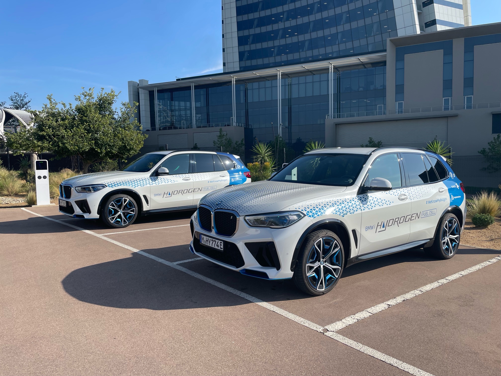 first-pilot-fleet-of-bmw-ix5-hydrogen-fuel-cell-evs-launched-in-south-africa