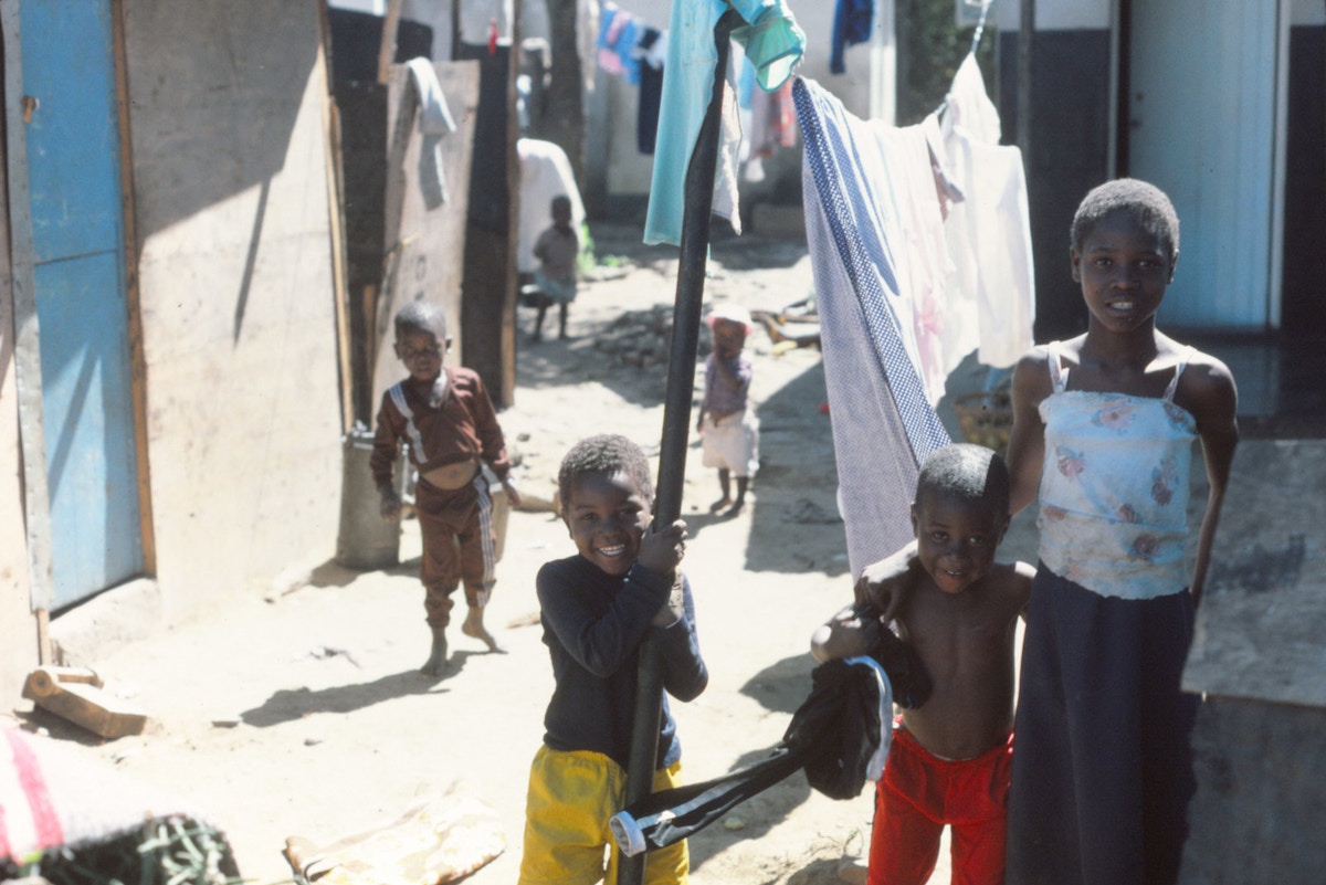 schoolchildren-in-zimbabwe-drop-out-for-lithium-mines