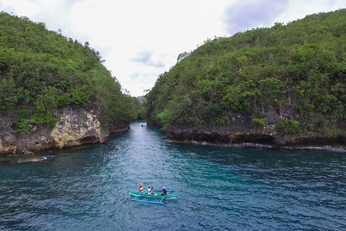 polluted-paradise:-how-plastic-trash-and-wastewater-imperils-lives-and-biodiversity-in-the-philippines’-top-tourism-draw