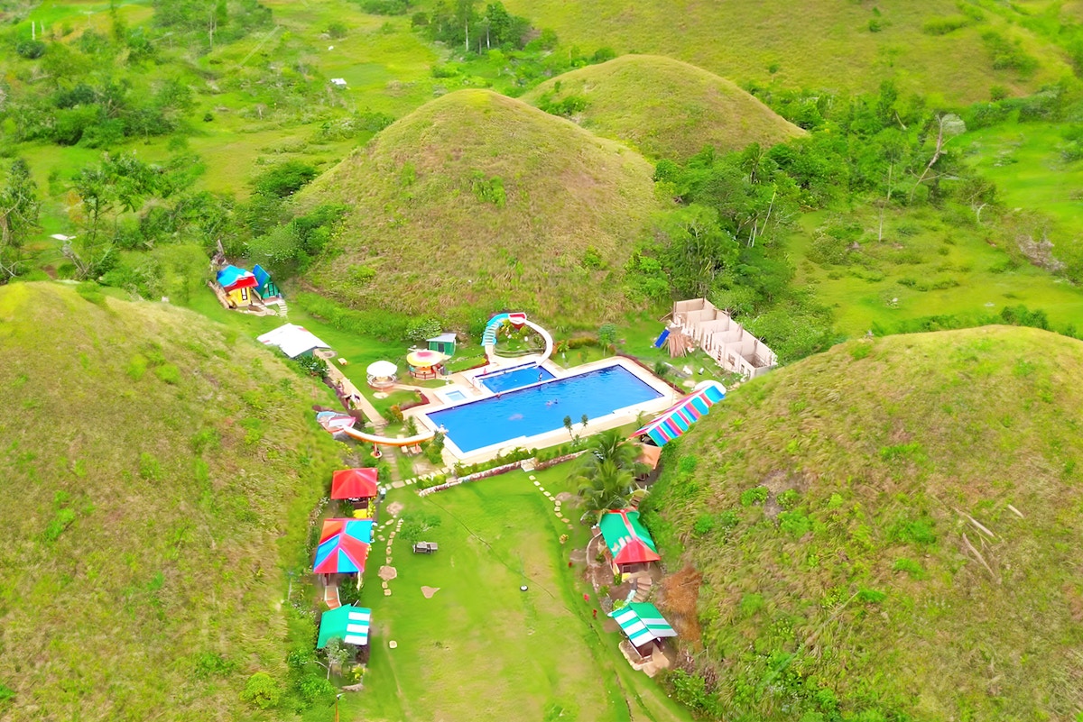 philippines’-chocolate-hills-probe-and-the-pandora’s-box-it-opened:-what-do-we-do-with-buildings-on-protected-areas?