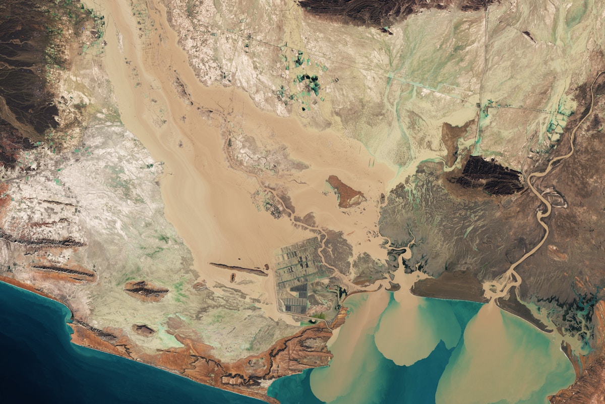 analysis:-gwadar-floods-highlight-infrastructural-flaws-in-‘crown-jewel’-city