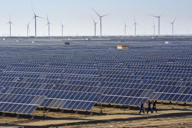 adani-building-world’s-largest-hybrid-solar-&-wind-park-in-india-—-30-gw!