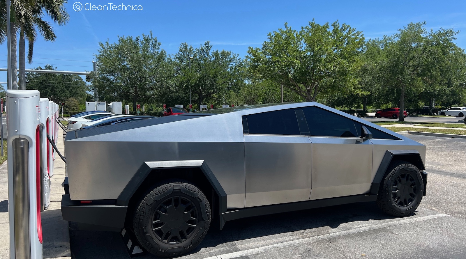 tesla-cybertruck-might-already-be-passing-ford-f-150-lightning-&-rivian-r1t-—-truck-wars-over?