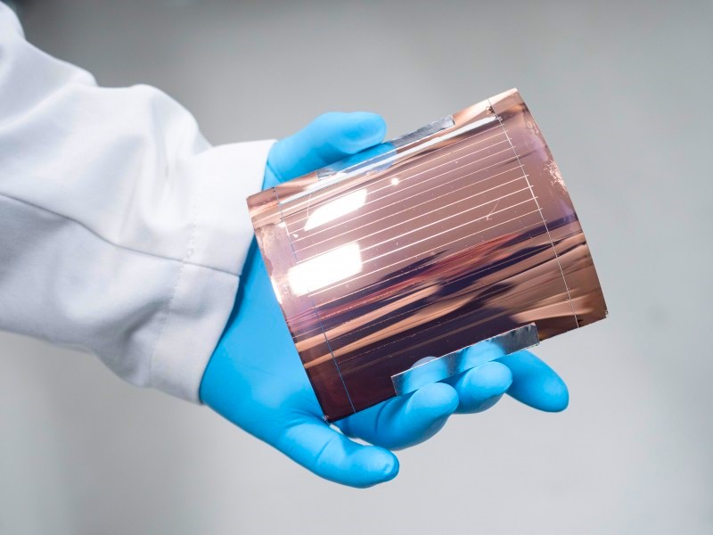 light,-flexible,-efficient-perovskite-based-tandem-solar-cells