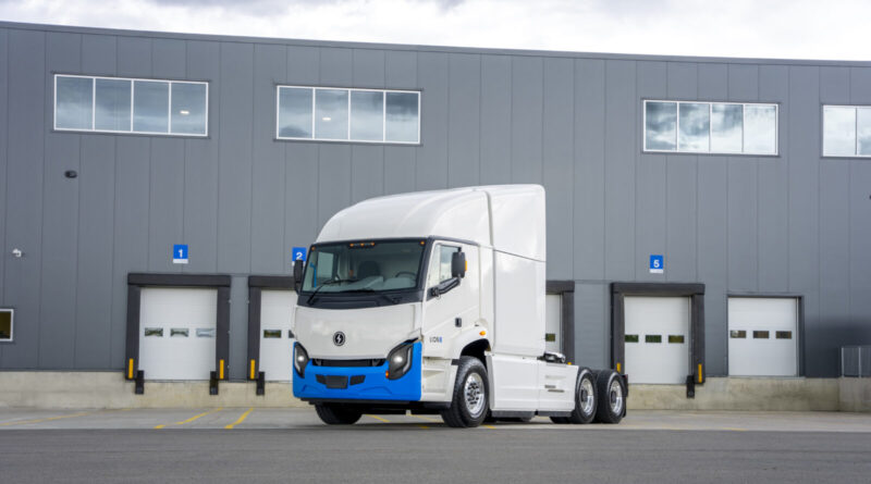 lion-electric-unveils-the-groundbreaking-lion8-tractor,-an-all-electric-class-8-commercial-truck