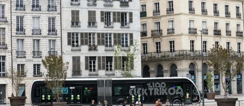 the-communaute-d’agglomeration-du-pays-basque-has-once-again-chosen-irizar-e-mobility-electric-tram’bus