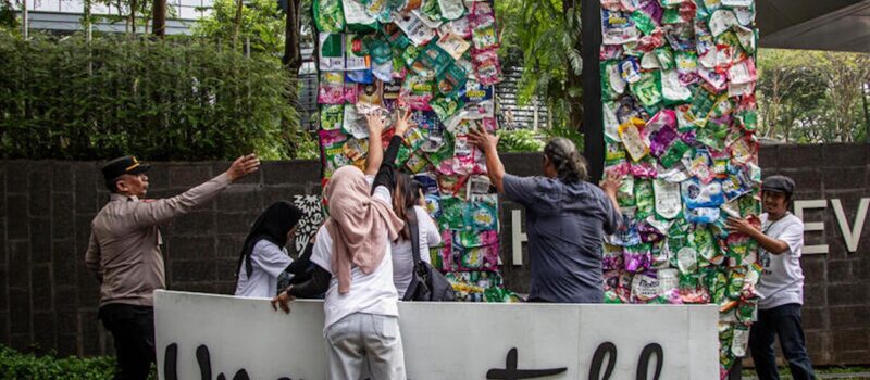 unilever-indonesia-targeted-by-ngo-over-sachet-pollution-and-weakened-plastic-reduction-goals
