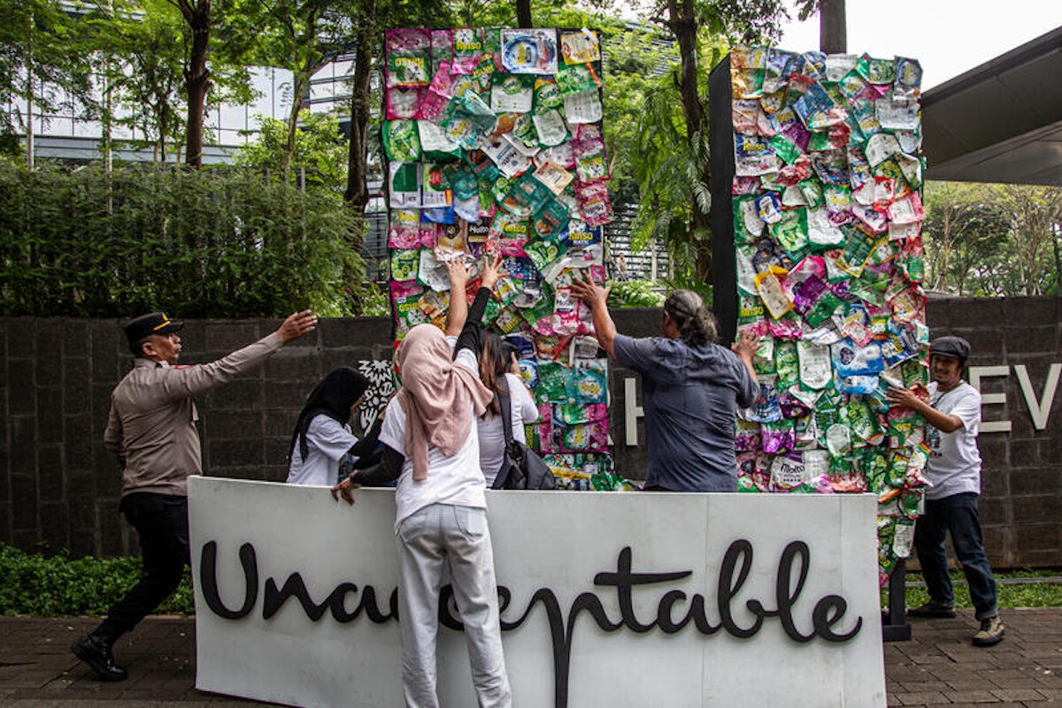 unilever-indonesia-targeted-by-ngo-over-sachet-pollution-and-weakened-plastic-reduction-goals
