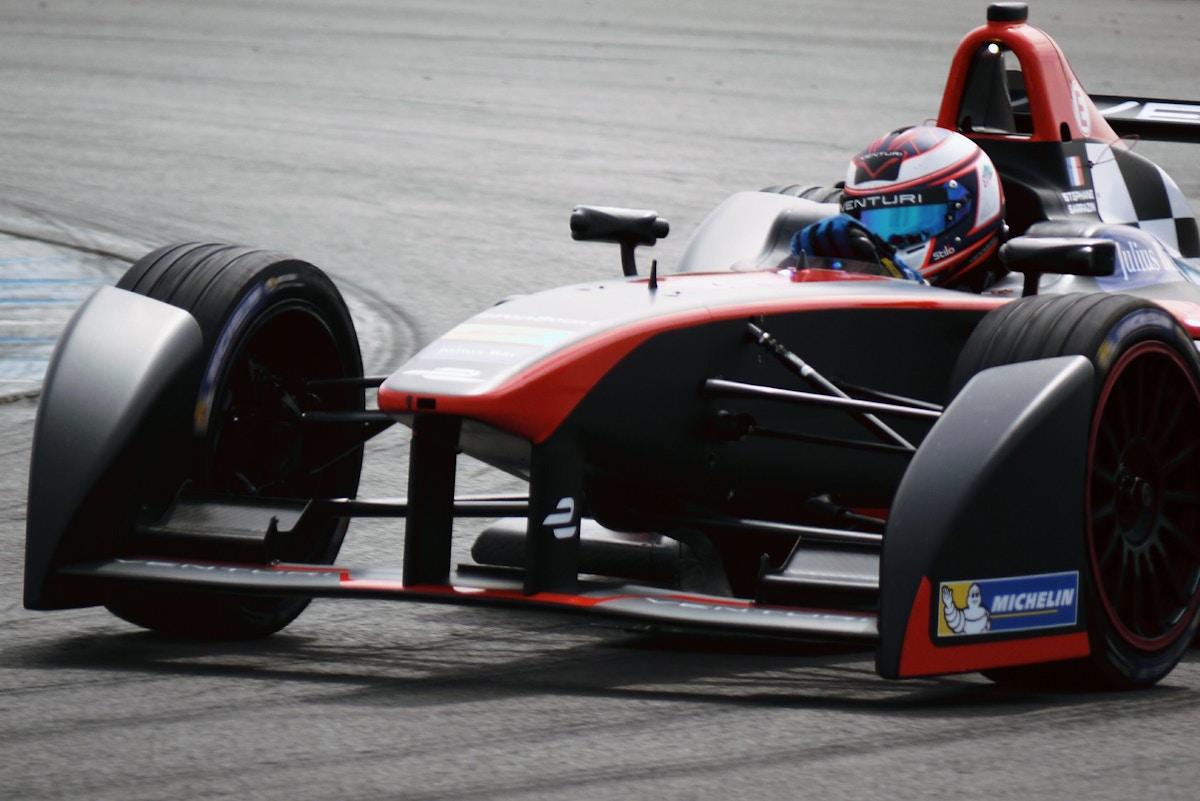 from-race-to-road:-is-formula-e-fuelling-the-future-of-green-transport?