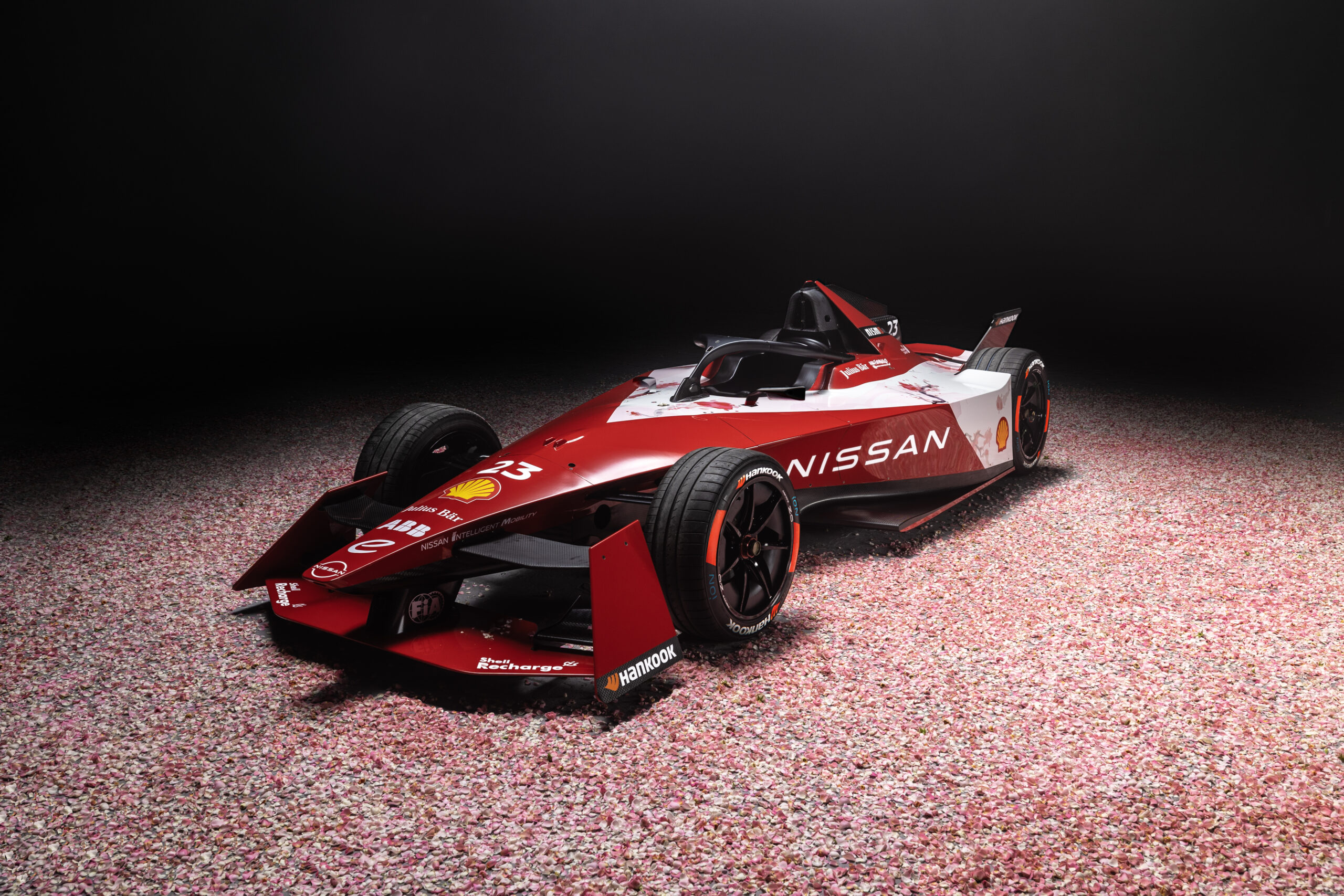 behind-the-scenes-on-race-day:-the-nissan-gen3-formula-e-car-(video)