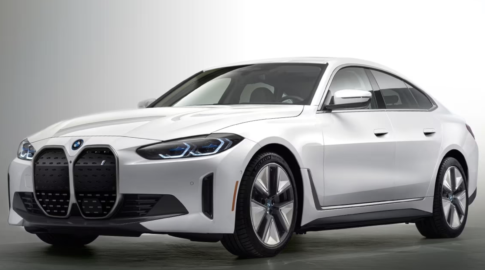 ev-revolution-news-—-bmw-outsells-tesla,-canadians-want-chinese-electric-cars,-mercedes-phev