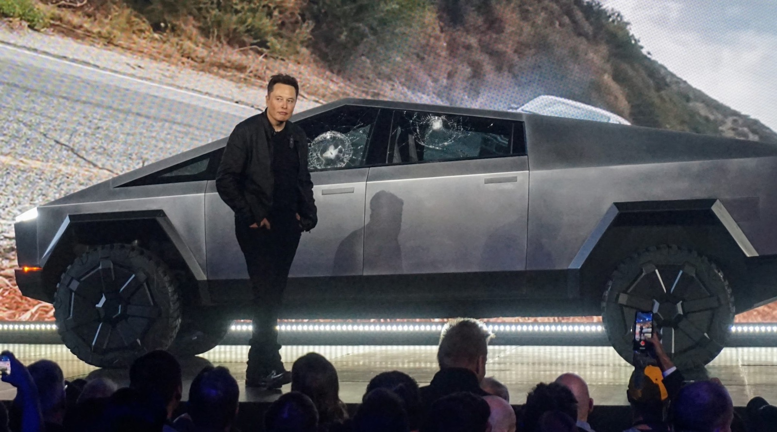 i-think-this-is-what’s-gone-on-behind-the-scenes-at-tesla-in-past-year