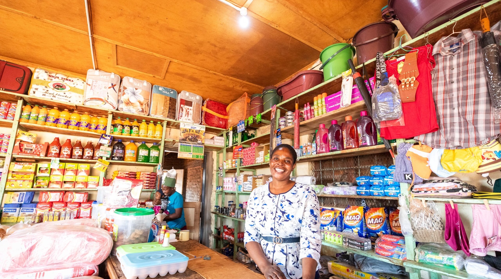 a-new-200-kw-solar-pv,-915-kwh-battery-minigrid-brings-electricity-to-hakwaka-village-in-zimbabwe-for-the-first-time!