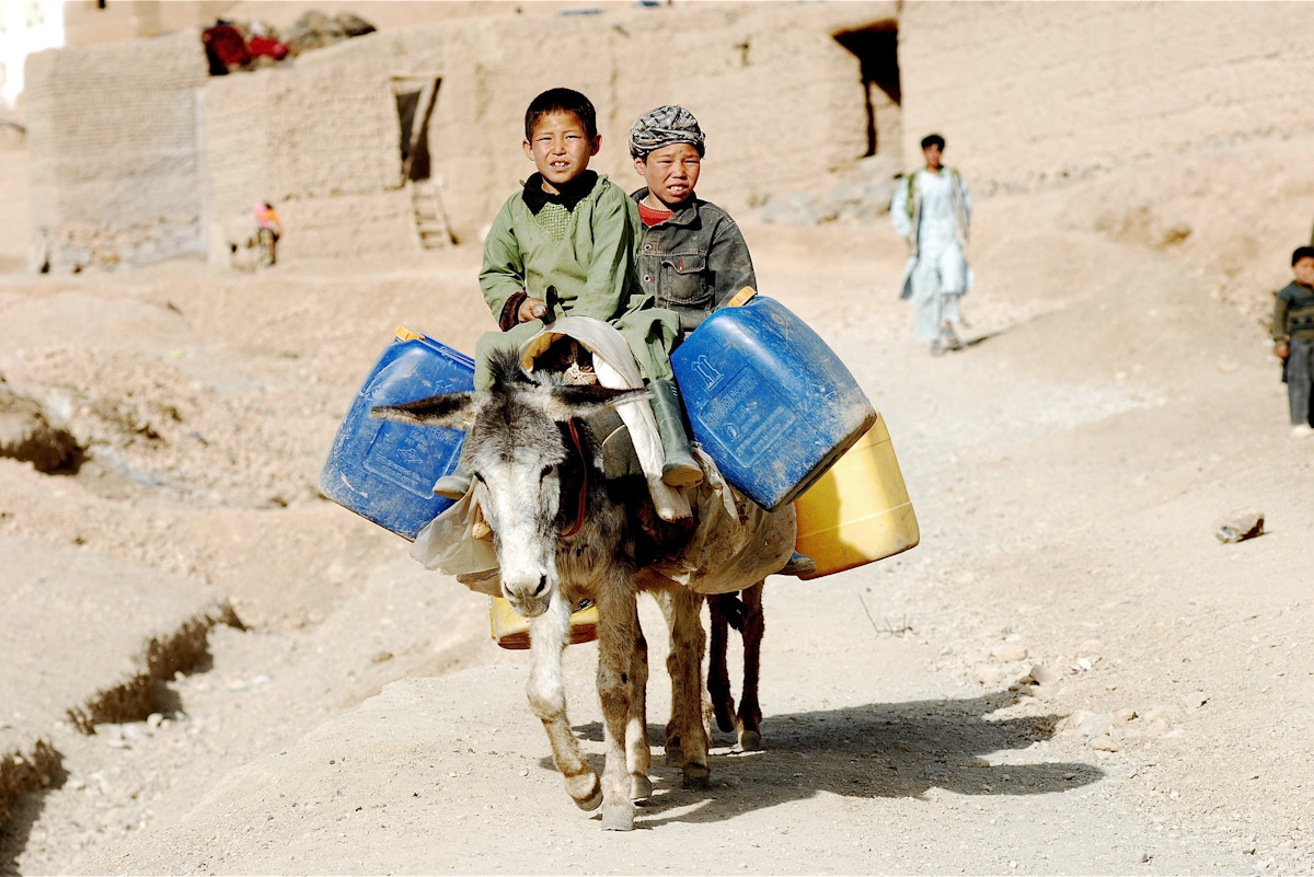 disease-and-malnutrition-stalk-water-scarce-afghanistan